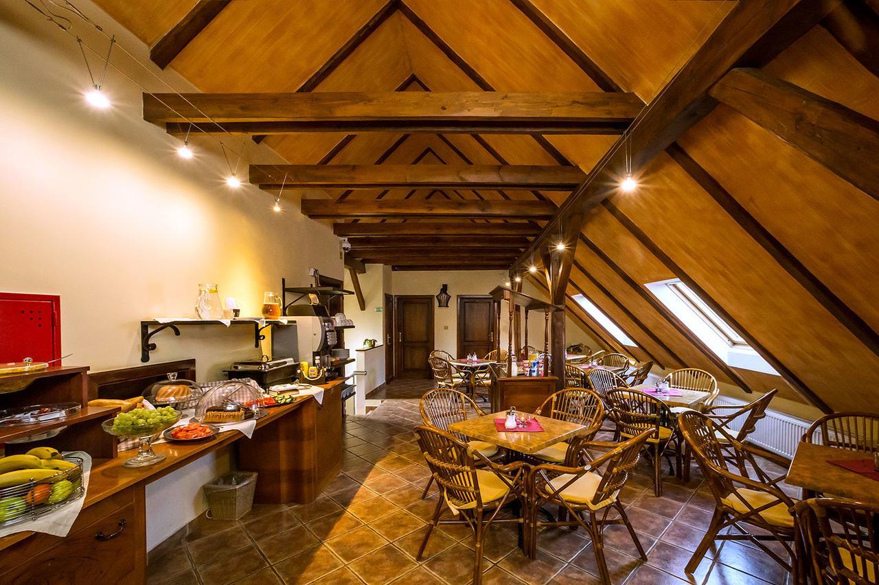 Arcadie Hotel & Apartments Cesky Krumlov Ngoại thất bức ảnh